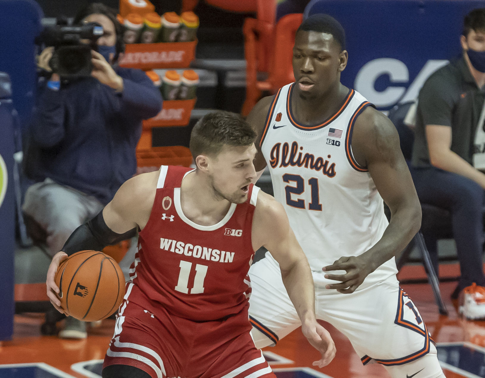 Illinois 75, UW 60